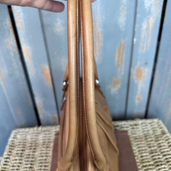 Hobo Slim Zip Top Shoulder Bag Tan - Picture 9 of 15